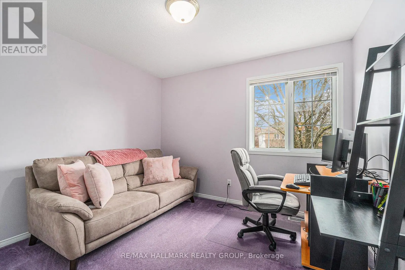8 APPLE CREEK CRESCENT
