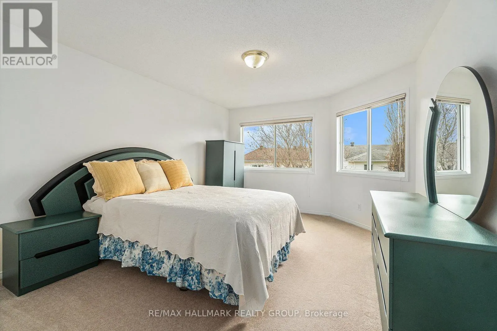 8 APPLE CREEK CRESCENT