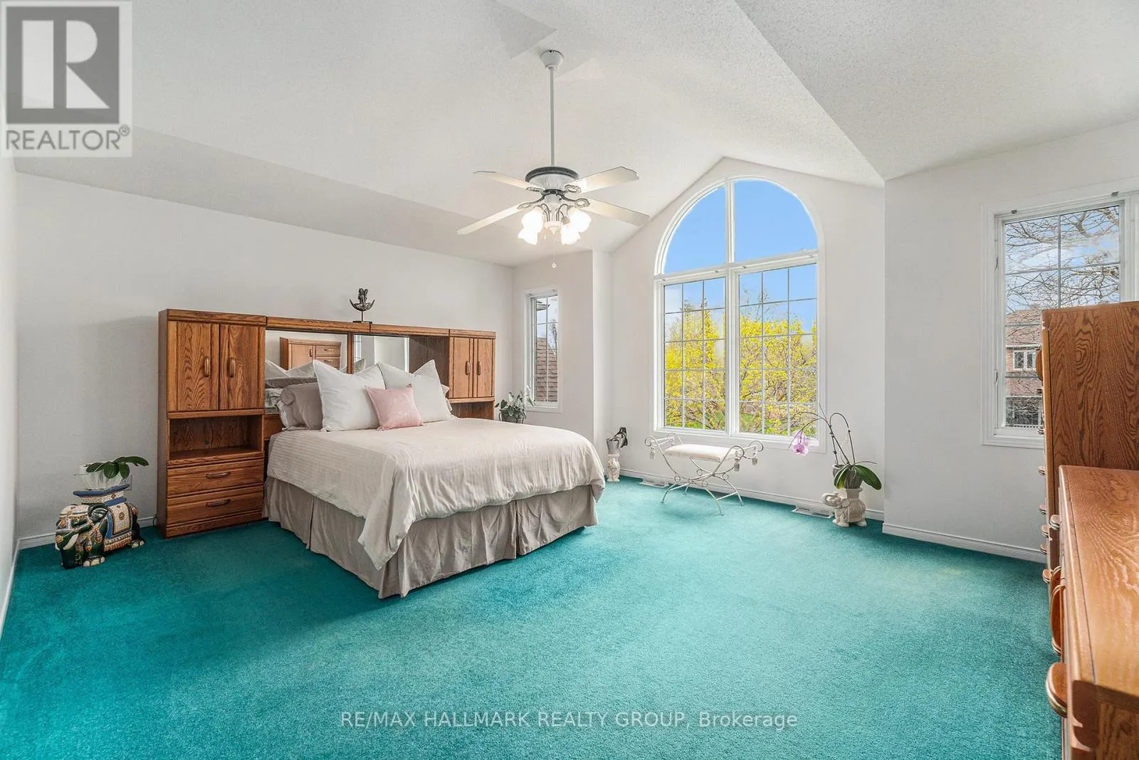 8 APPLE CREEK CRESCENT