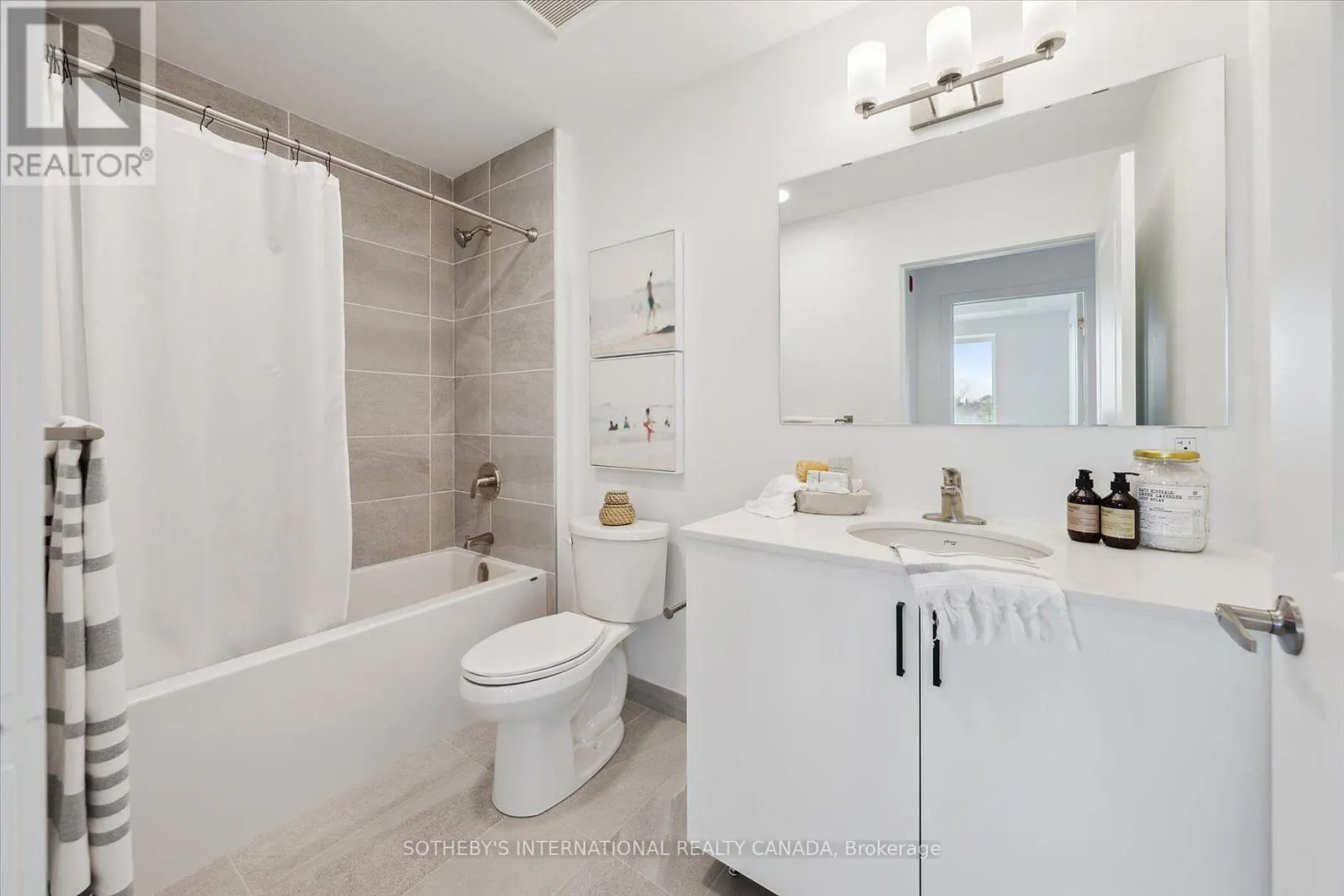 306 - 19B WEST STREET N