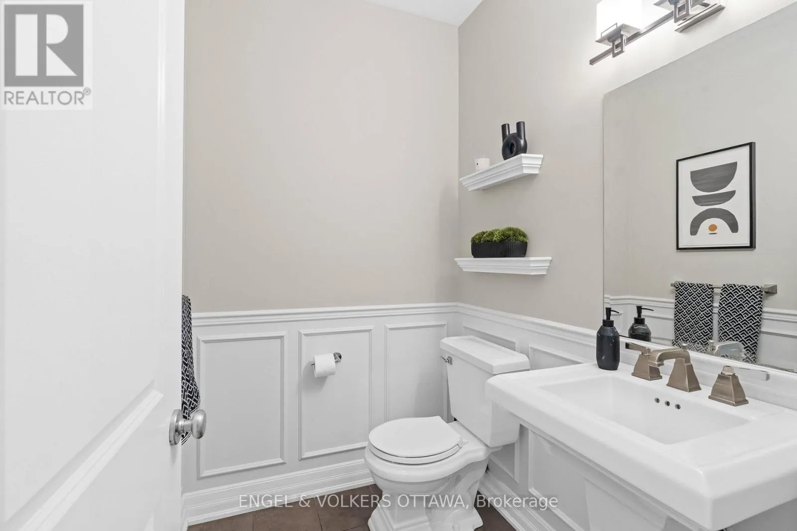450 LOCKMASTER CRESCENT