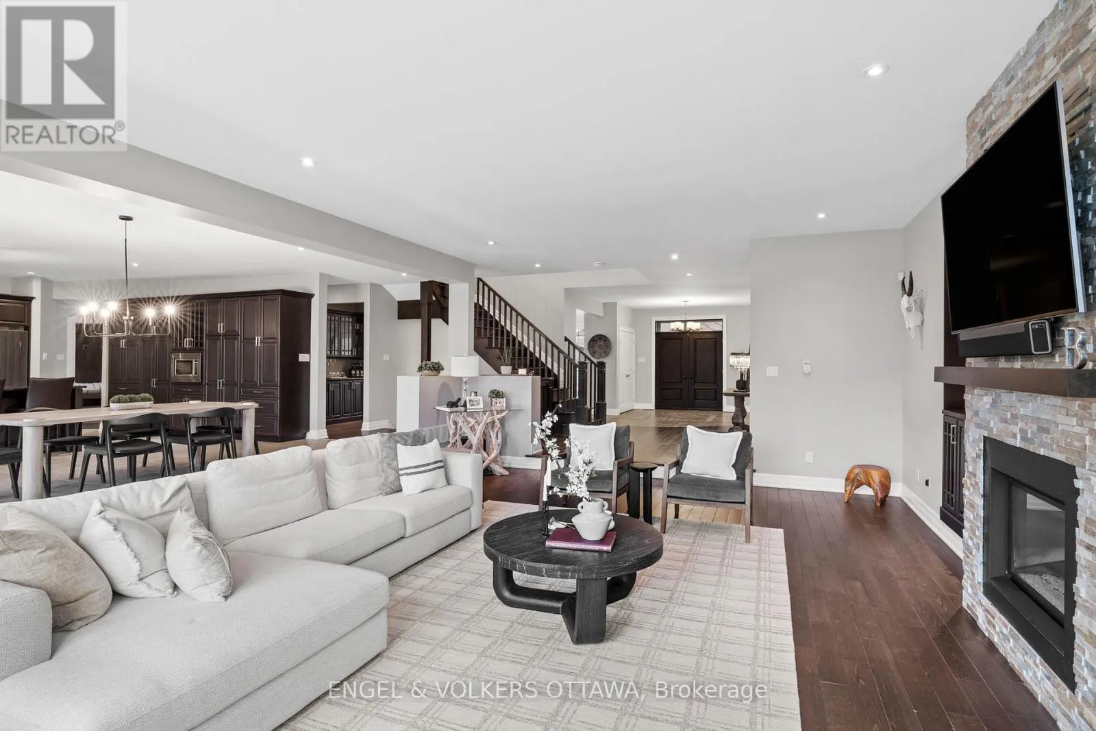 450 LOCKMASTER CRESCENT