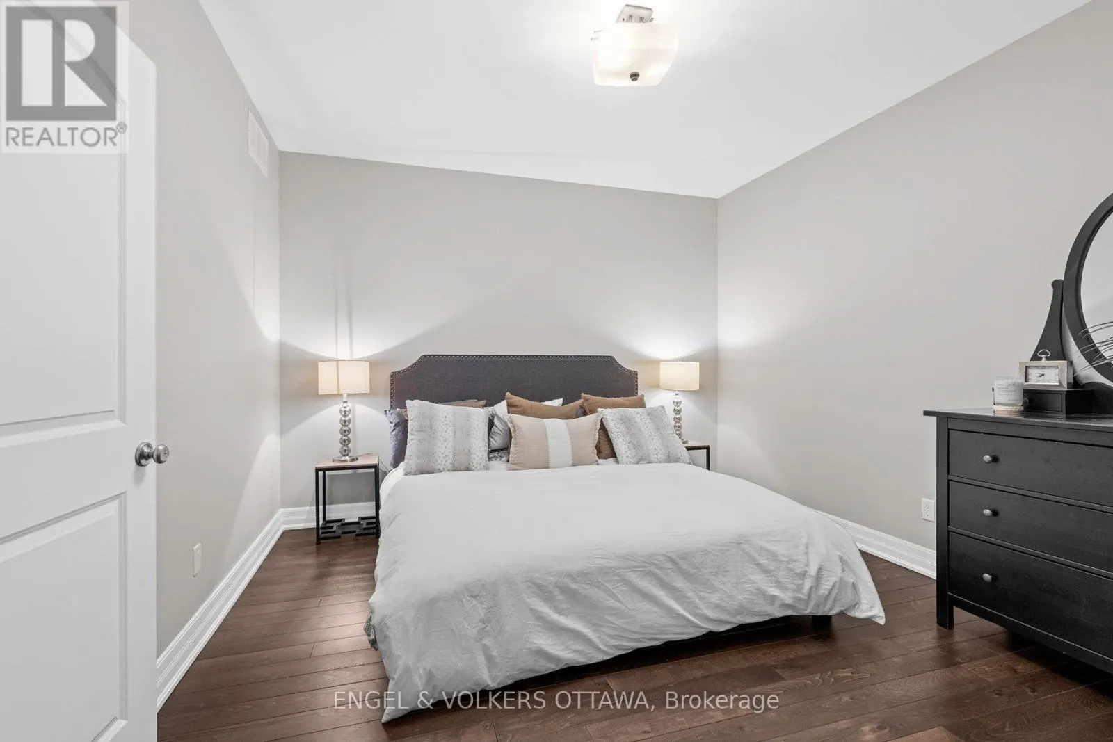 450 LOCKMASTER CRESCENT