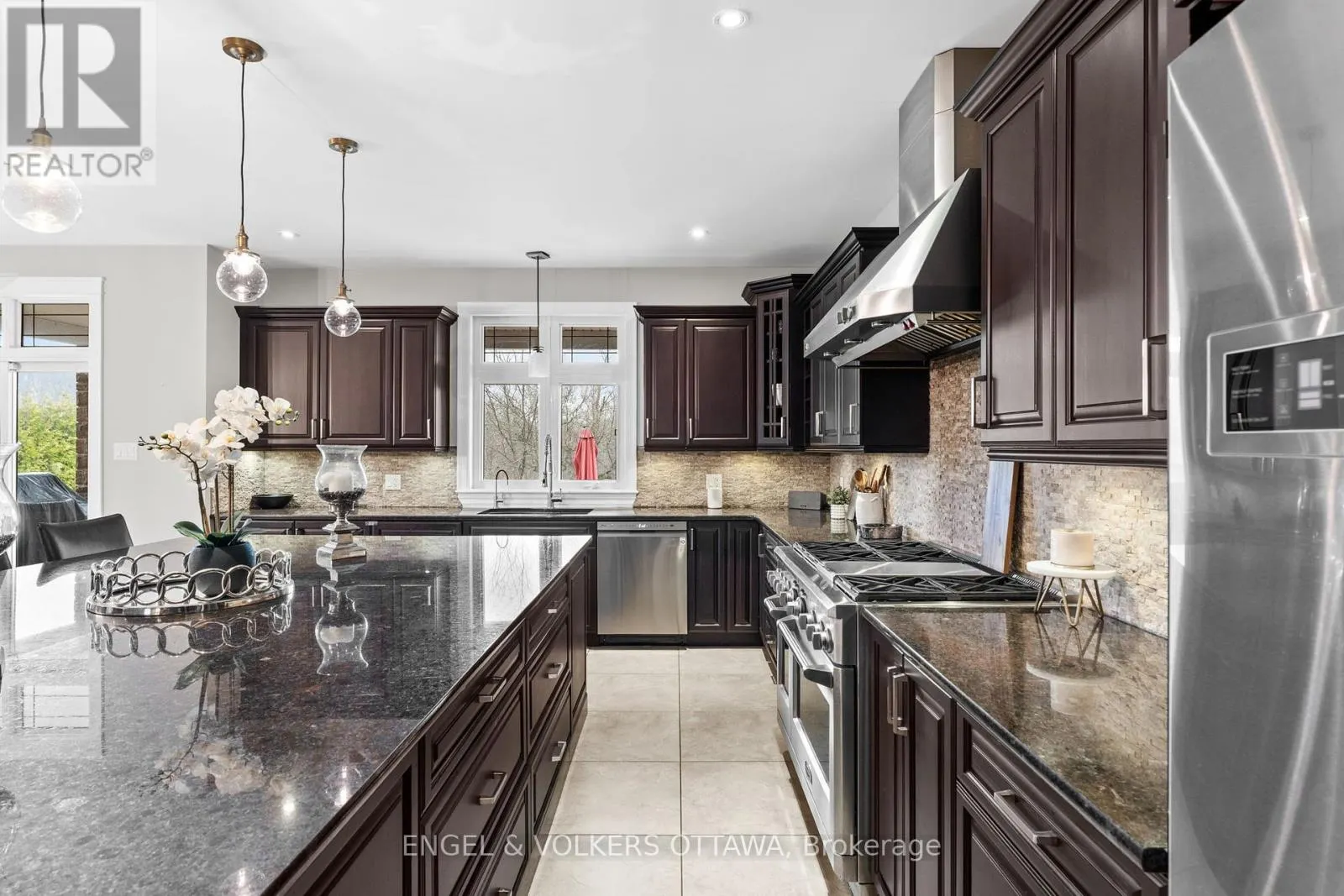 450 LOCKMASTER CRESCENT
