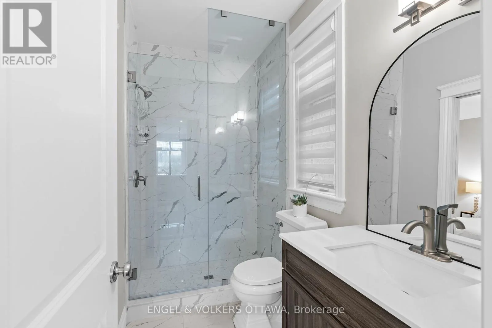 450 LOCKMASTER CRESCENT