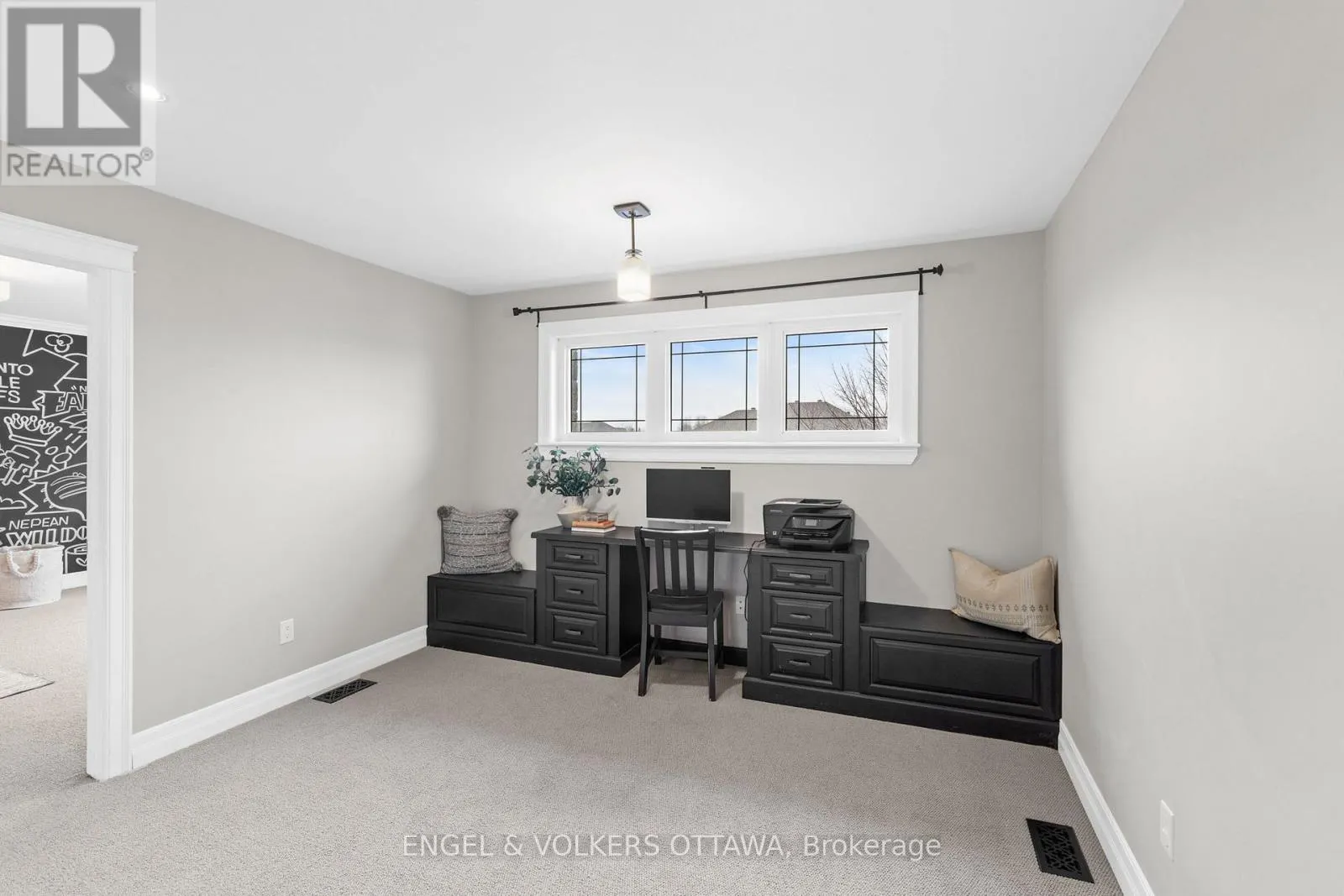 450 LOCKMASTER CRESCENT