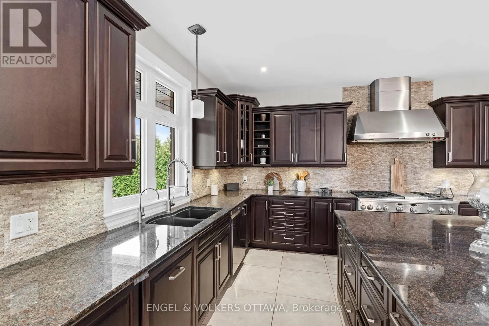 450 LOCKMASTER CRESCENT