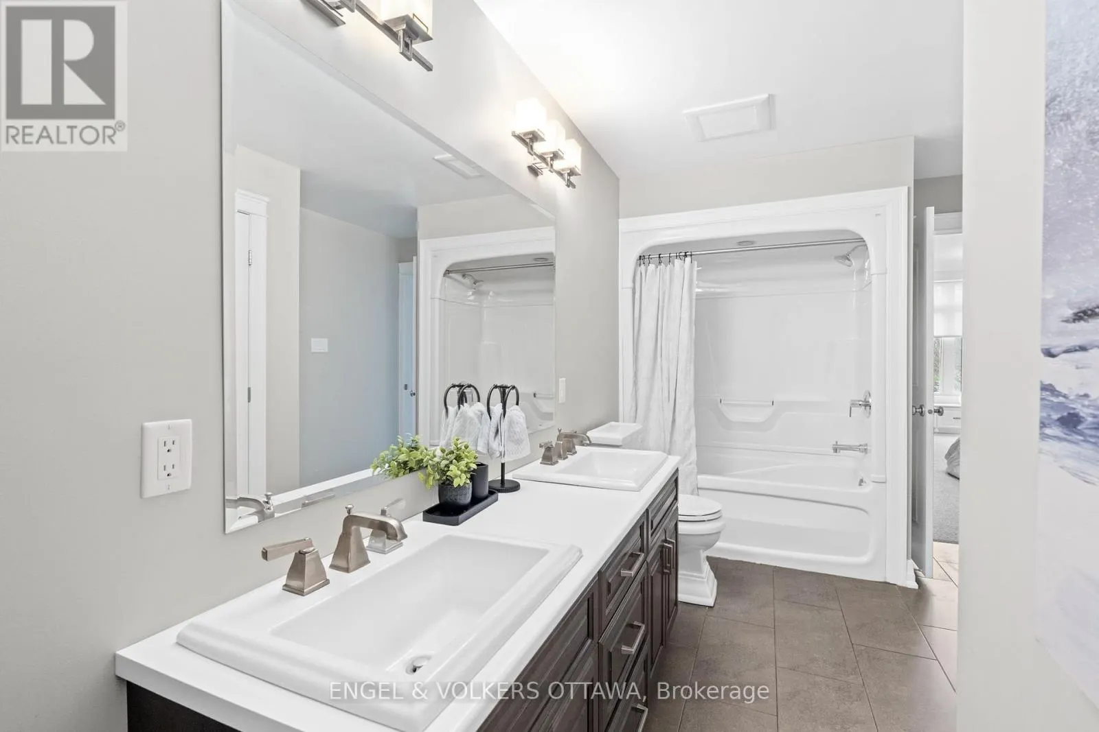 450 LOCKMASTER CRESCENT