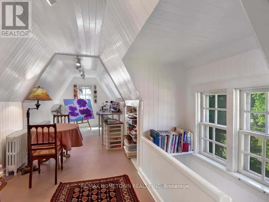 157 DIBBLE STREET W