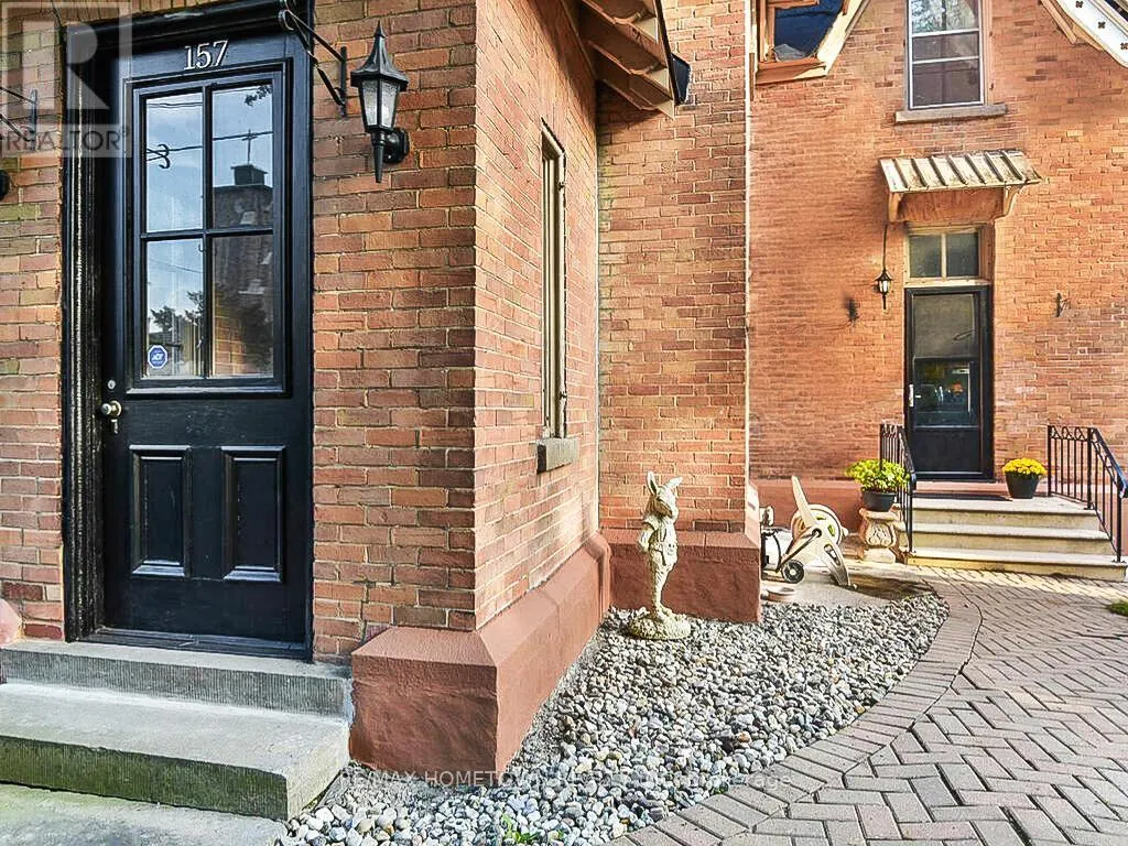 157 DIBBLE STREET W