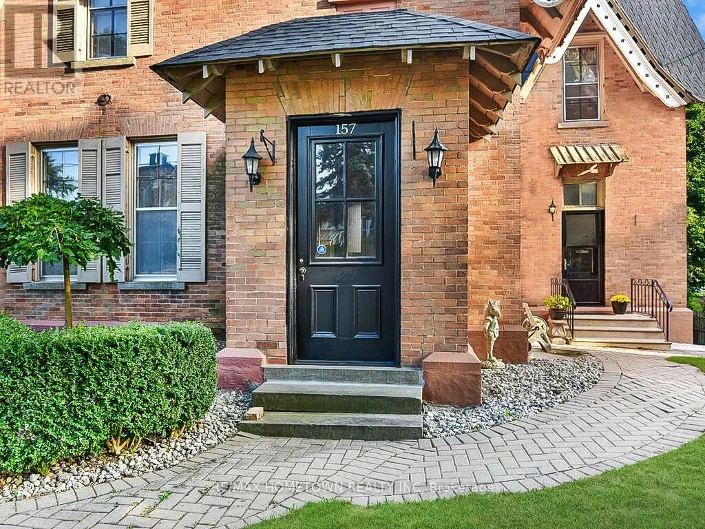 157 DIBBLE STREET W