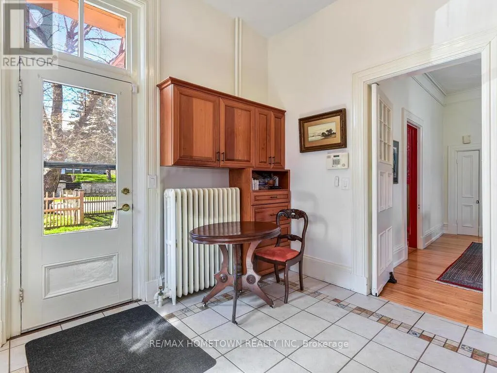 157 DIBBLE STREET W