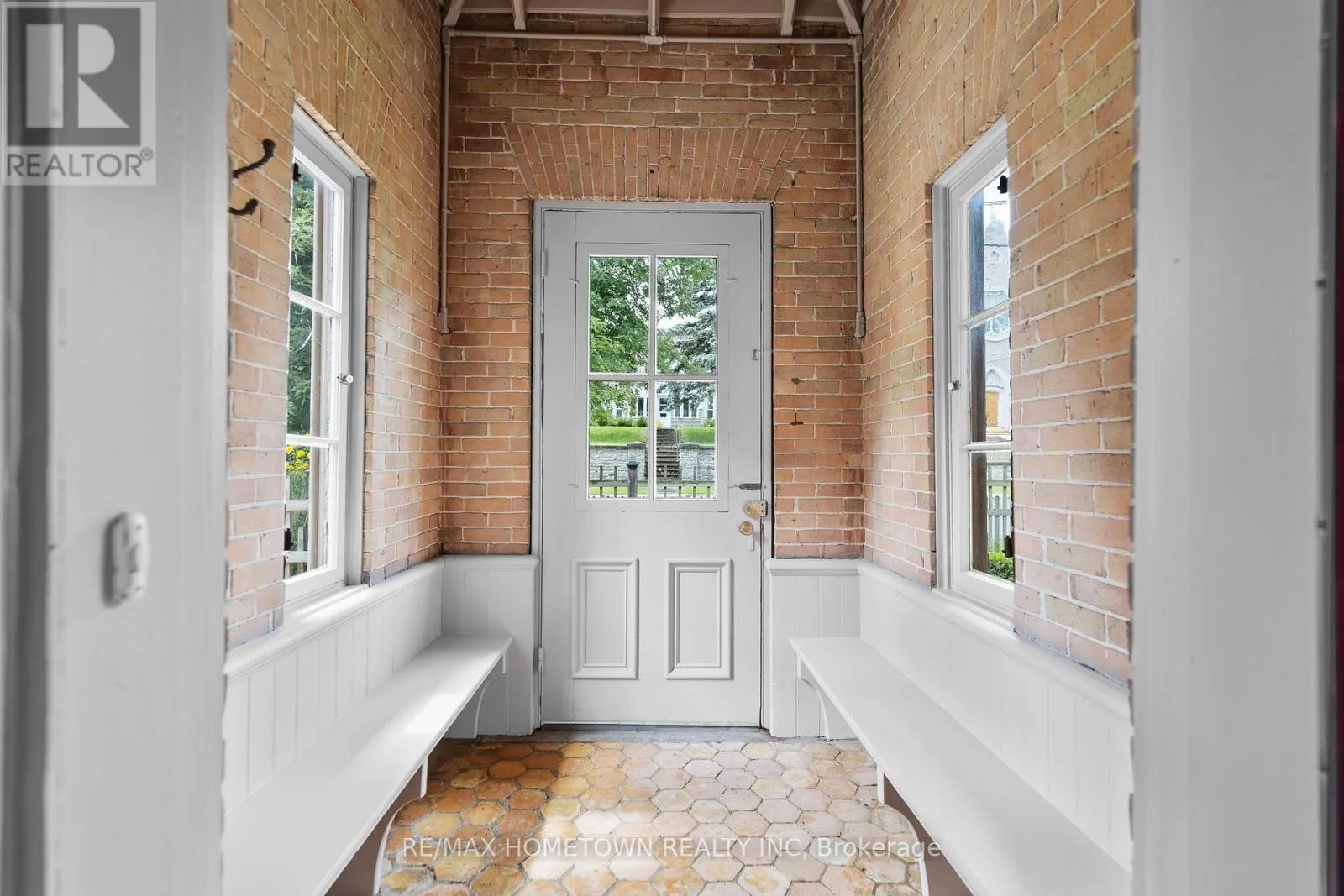 157 DIBBLE STREET W
