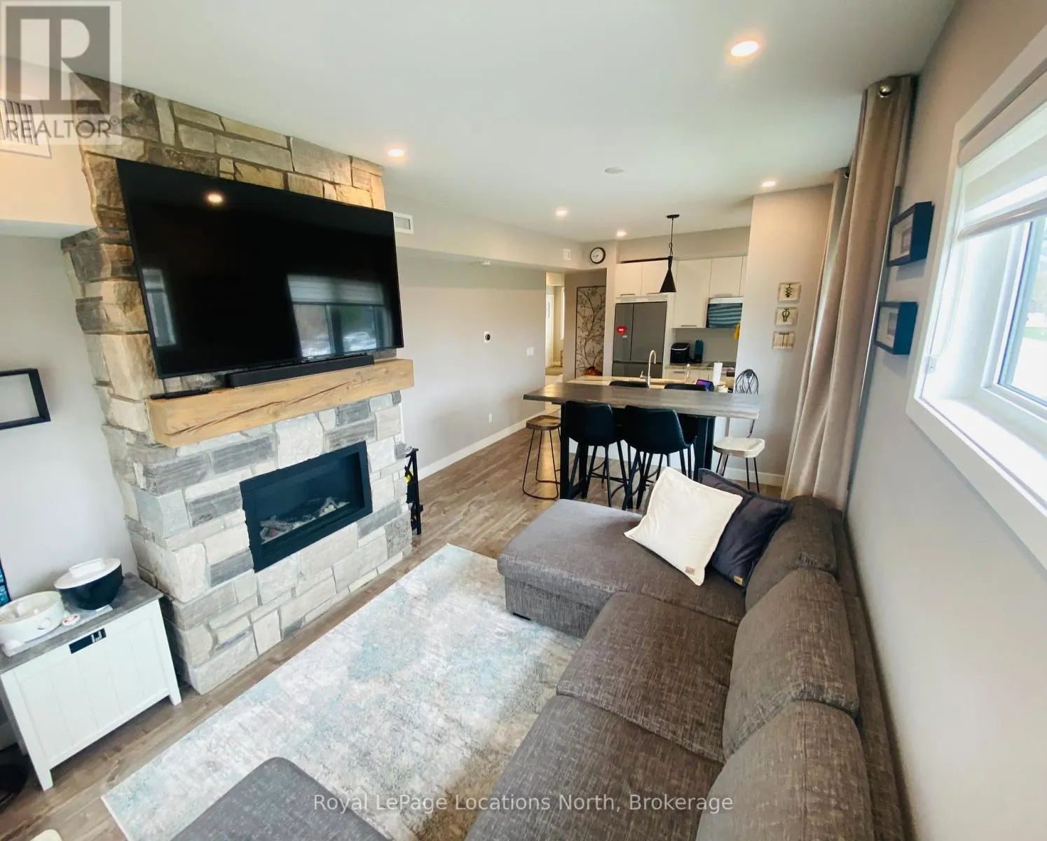 207 - 11 BEAUSOLEIL LANE, #207