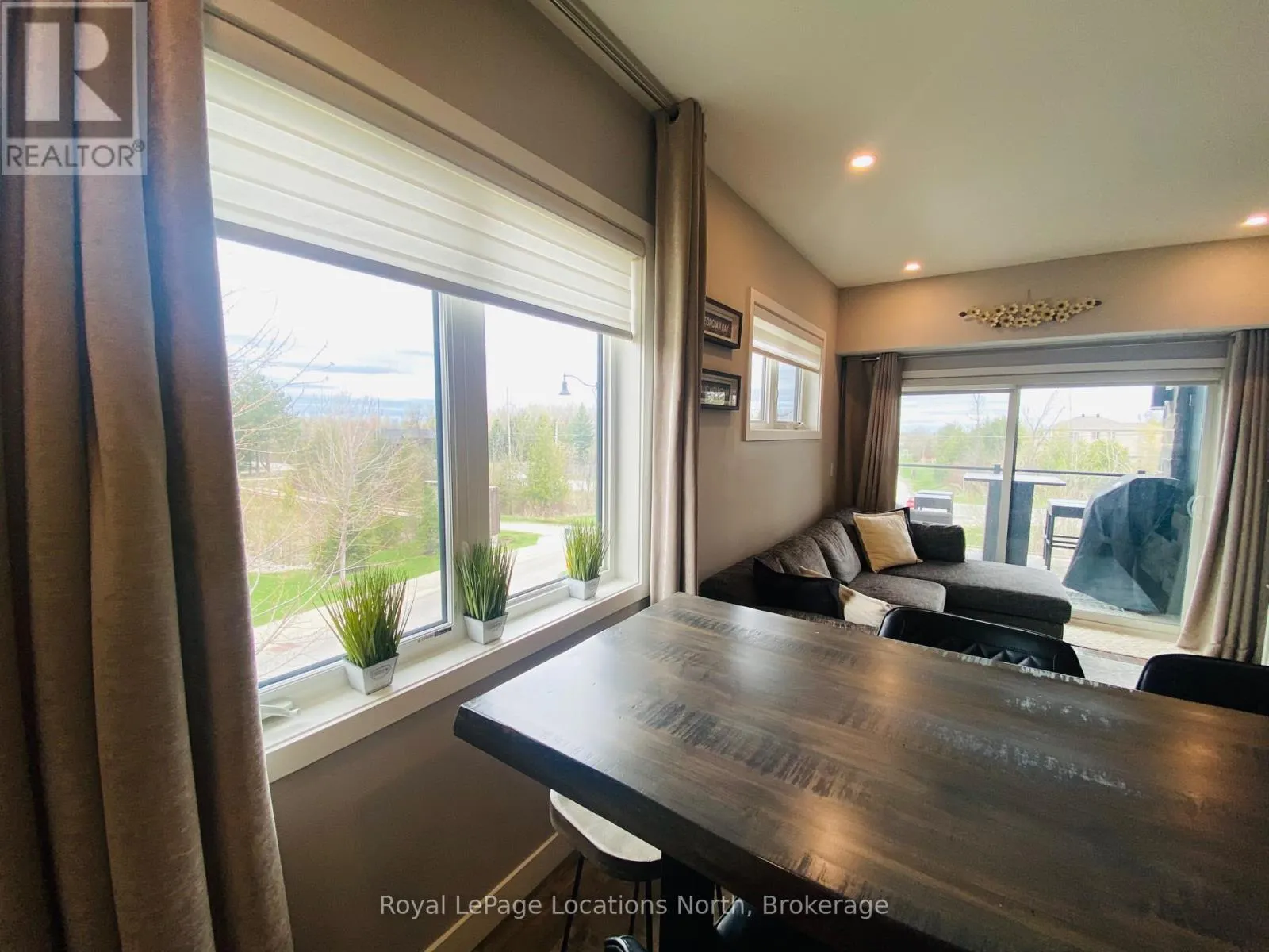207 - 11 BEAUSOLEIL LANE, #207