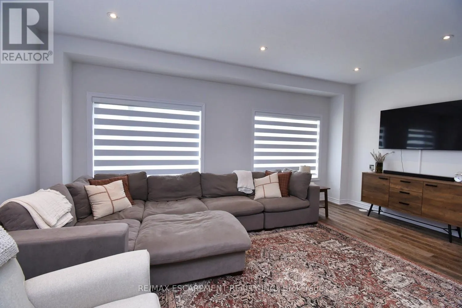 4 - 187 WILSON STREET W
