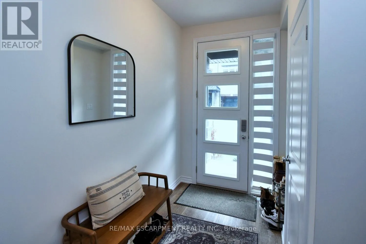 4 - 187 WILSON STREET W