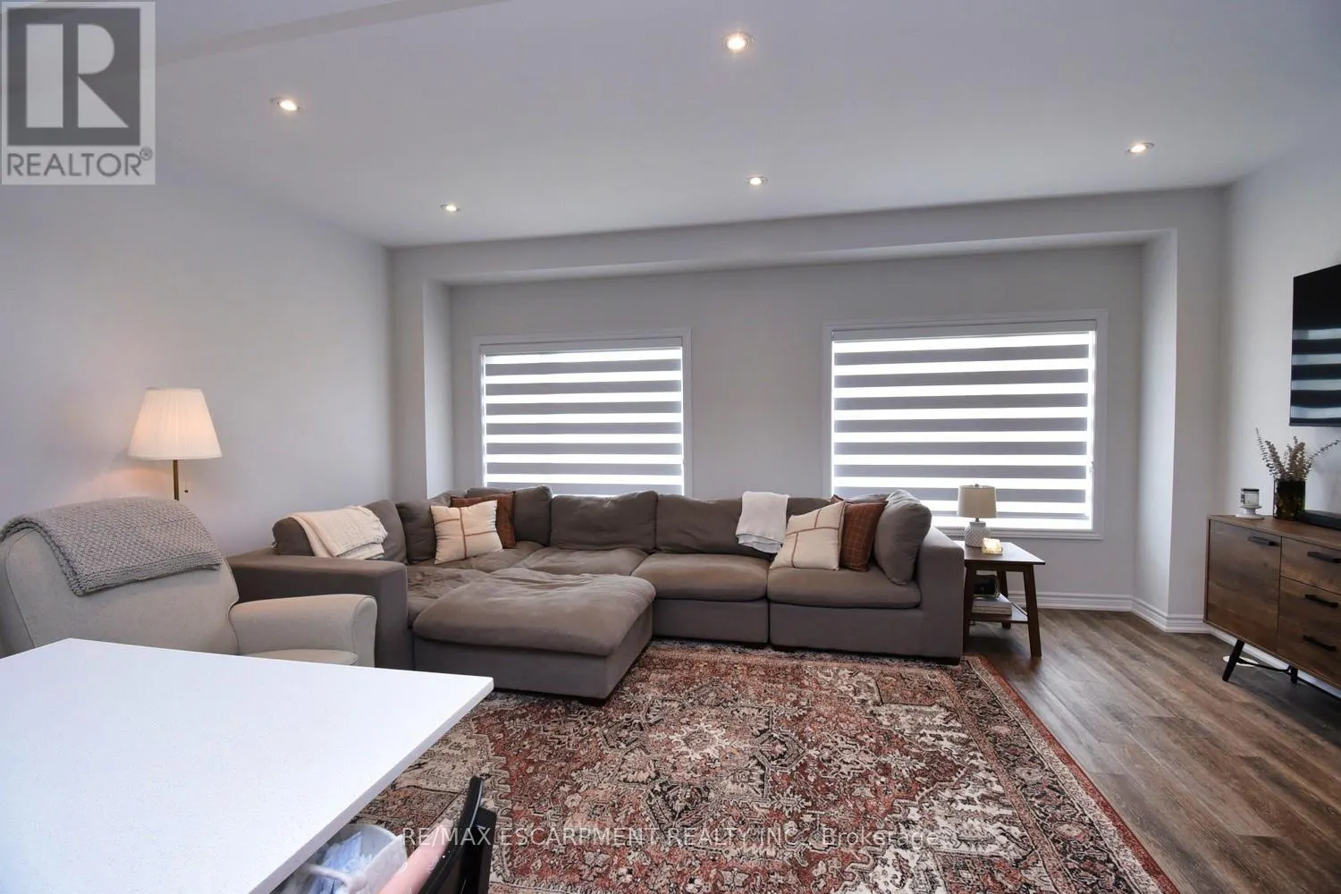 4 - 187 WILSON STREET W