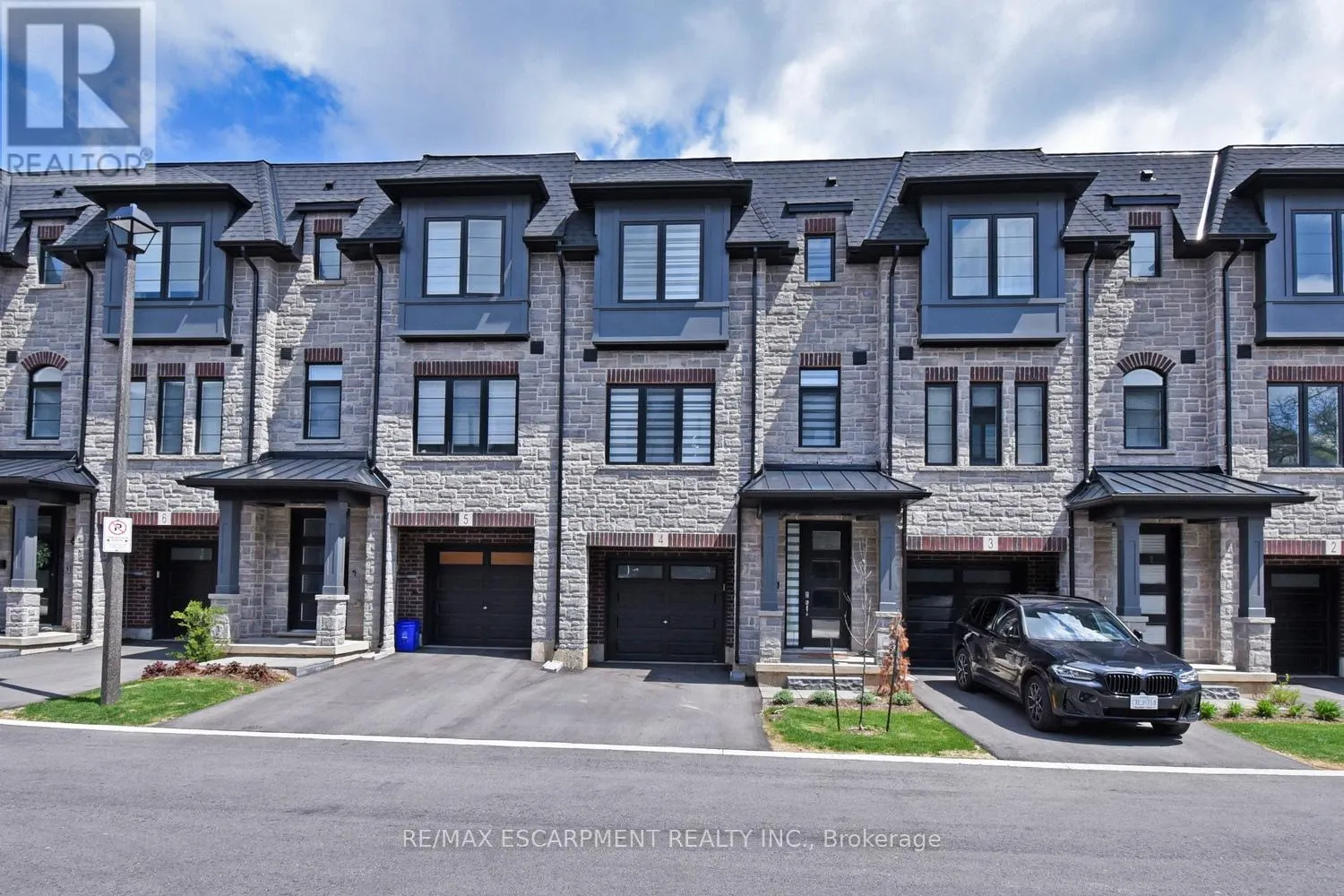 4 - 187 WILSON STREET W