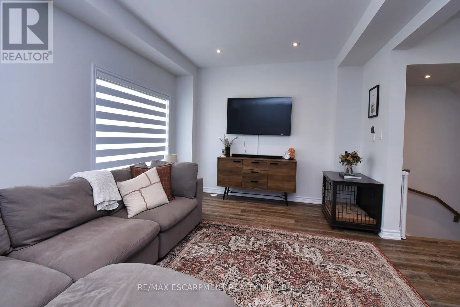 4 - 187 WILSON STREET W