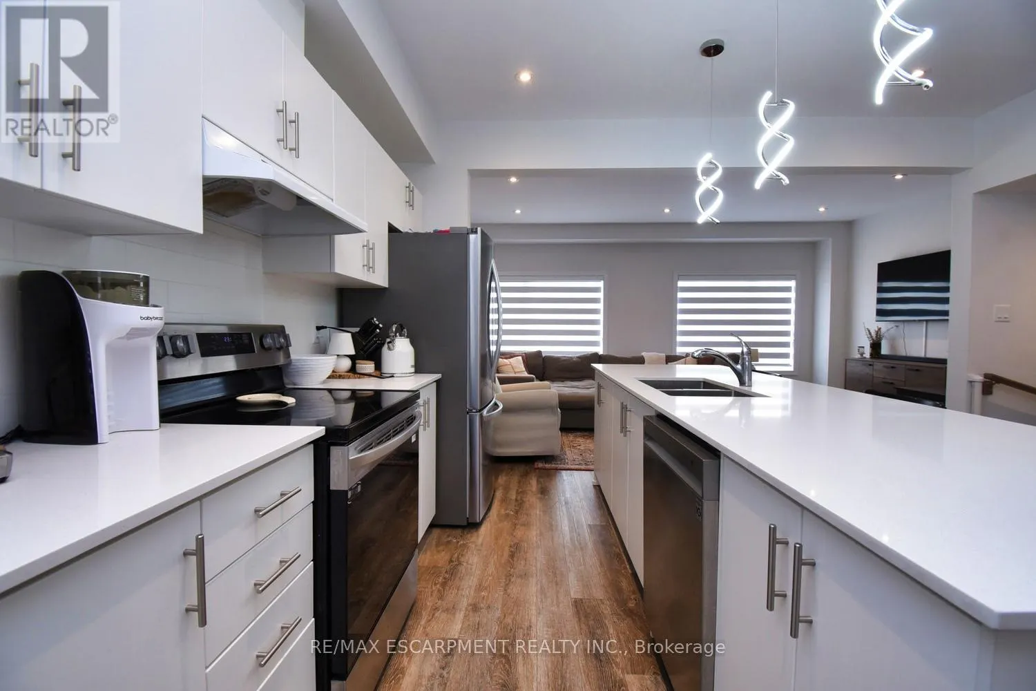 4 - 187 WILSON STREET W