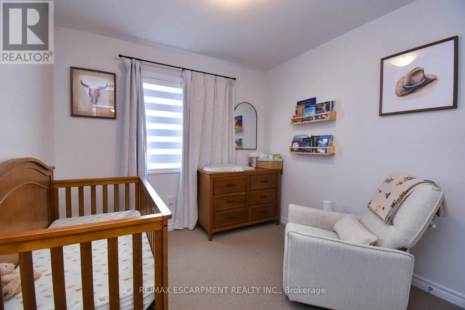 4 - 187 WILSON STREET W