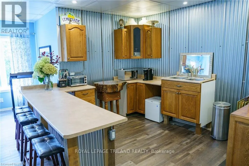 4118 THOMAS ROAD