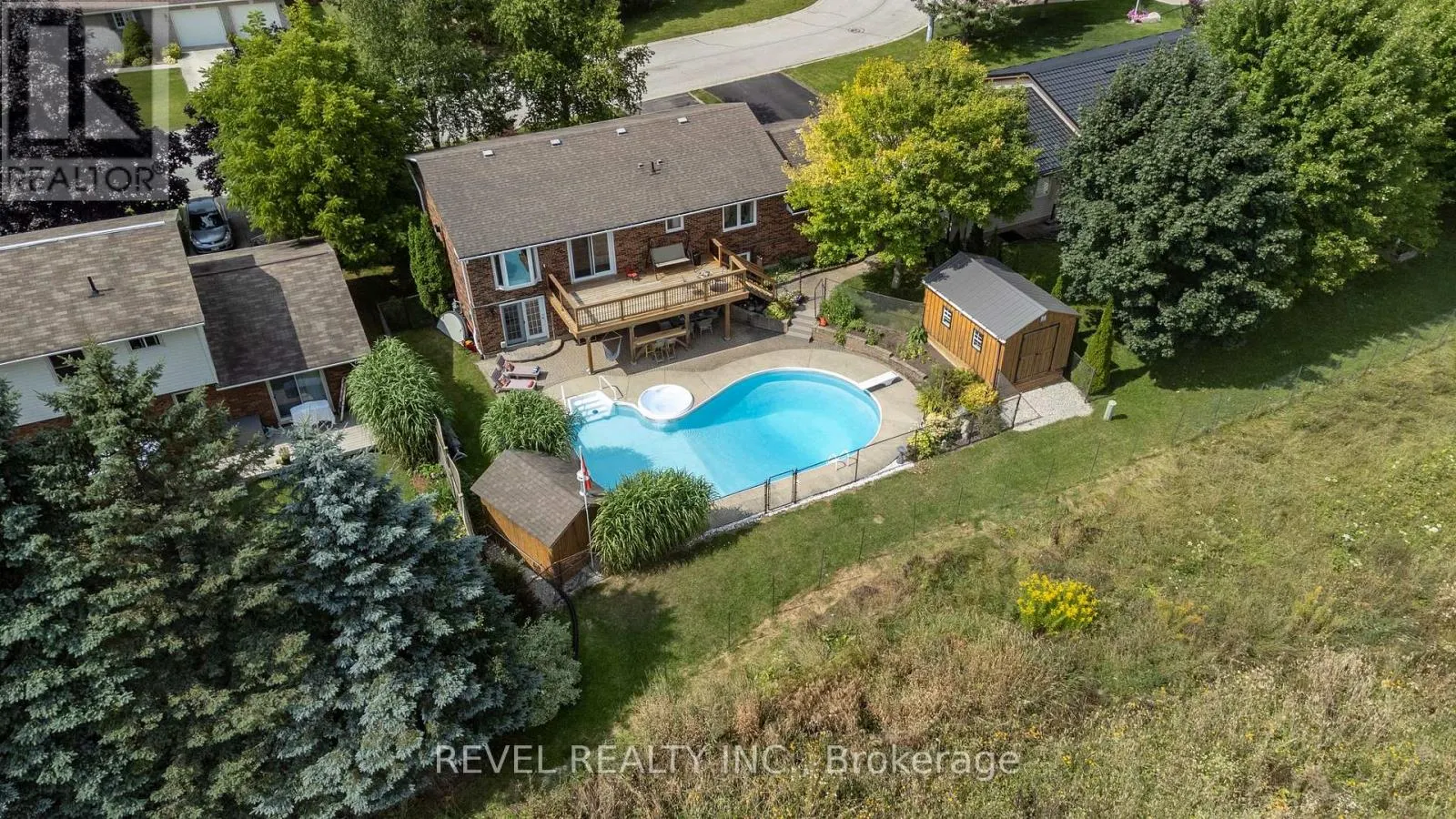 29 ARMSTRONG CRESCENT