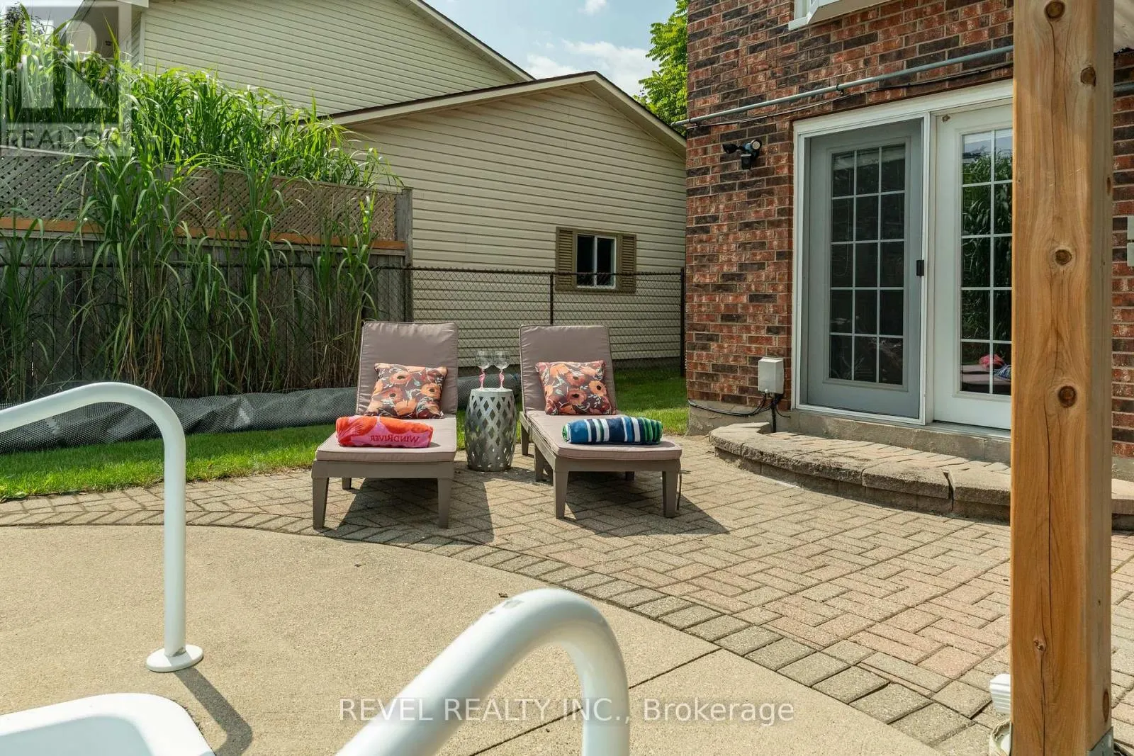 29 ARMSTRONG CRESCENT