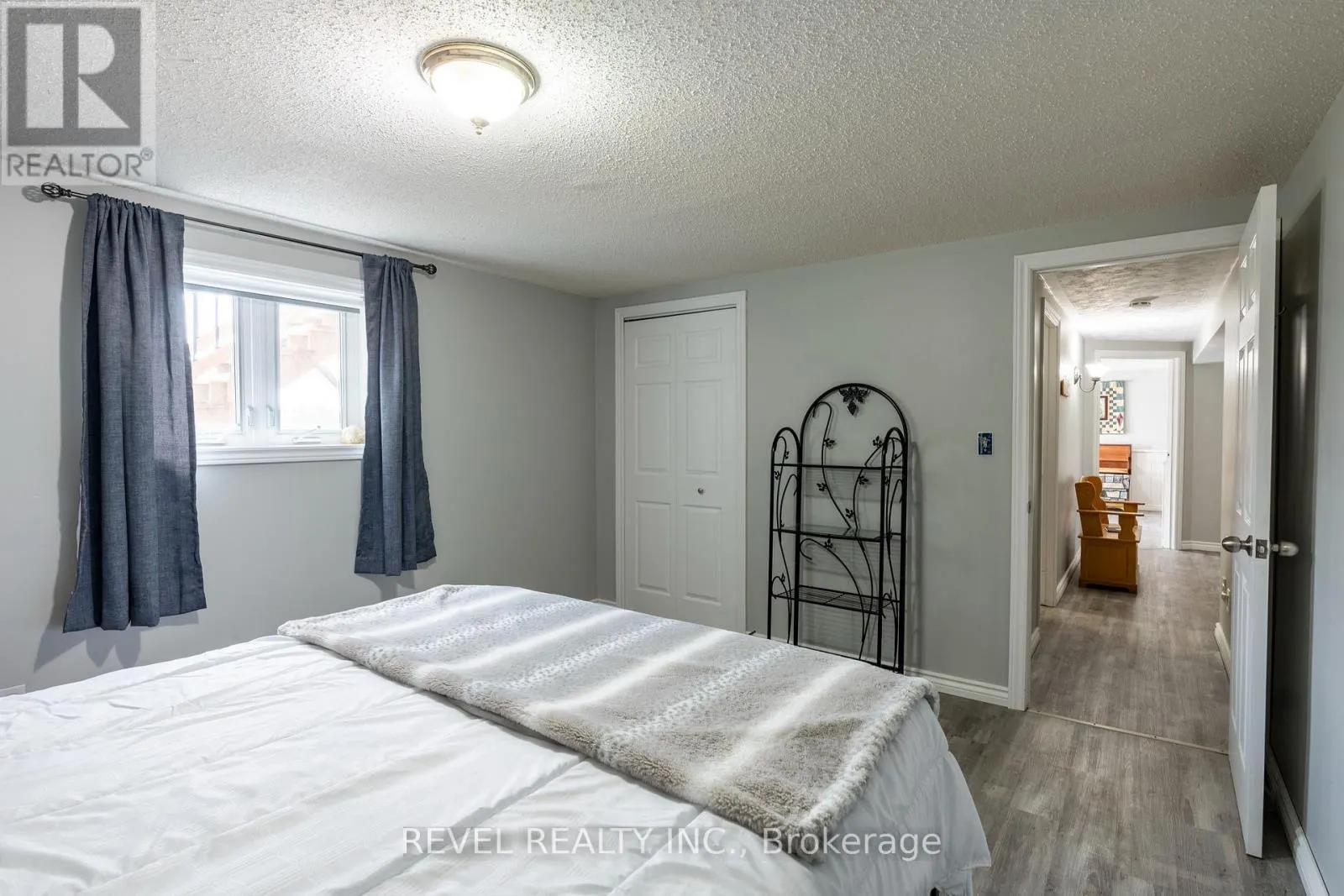 29 ARMSTRONG CRESCENT