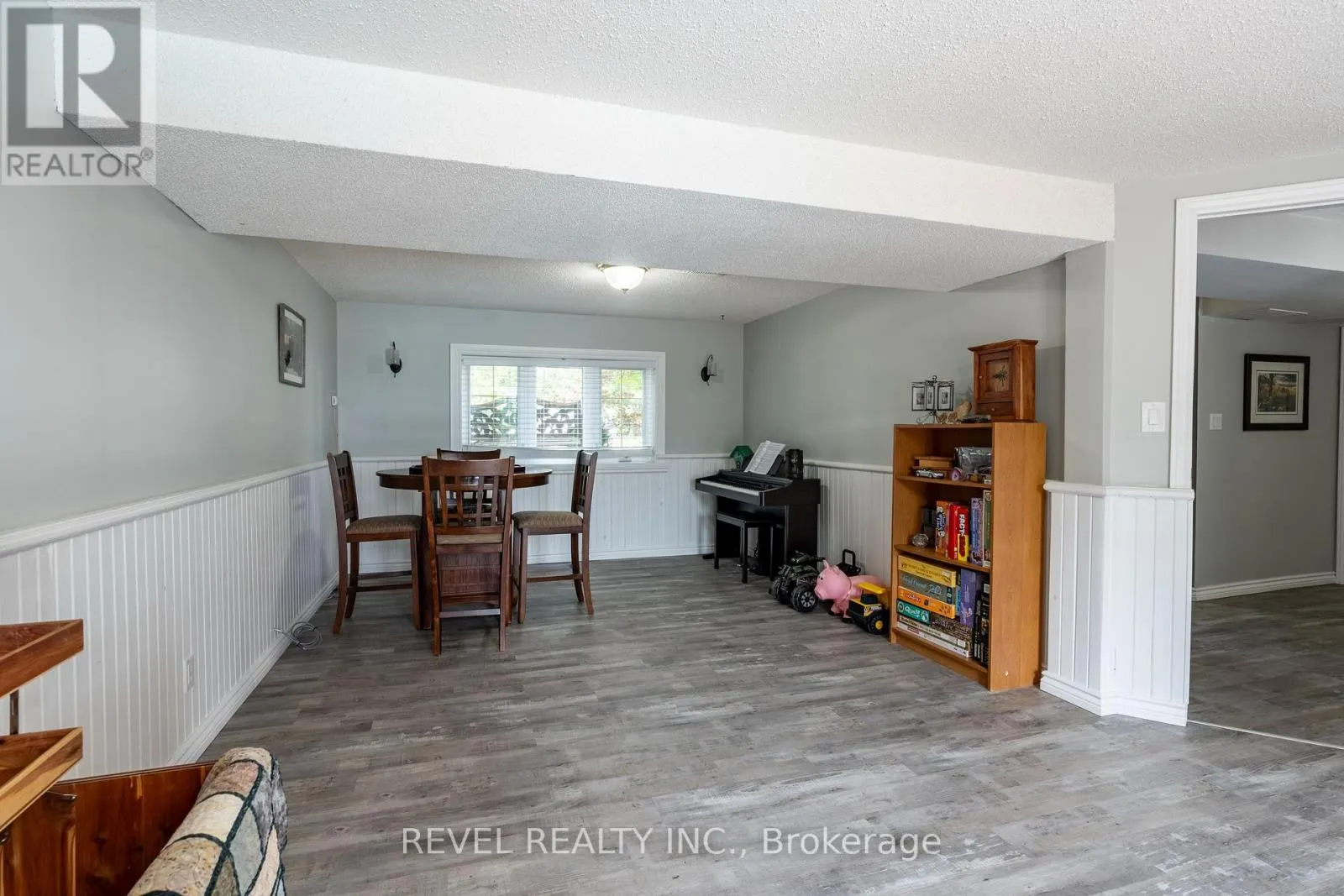 29 ARMSTRONG CRESCENT
