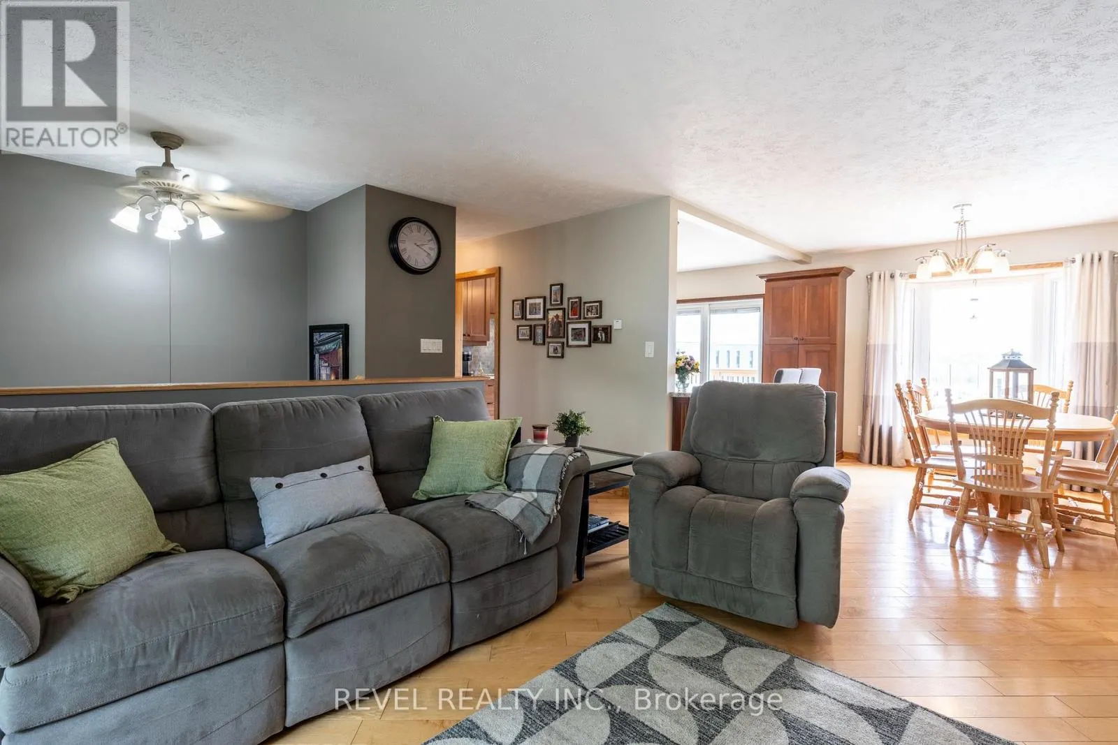 29 ARMSTRONG CRESCENT
