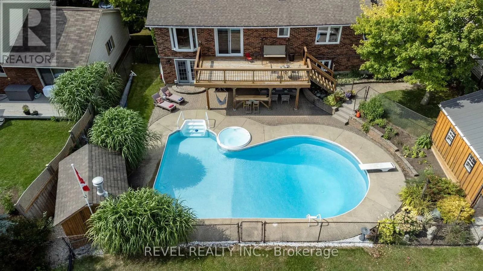 29 ARMSTRONG CRESCENT
