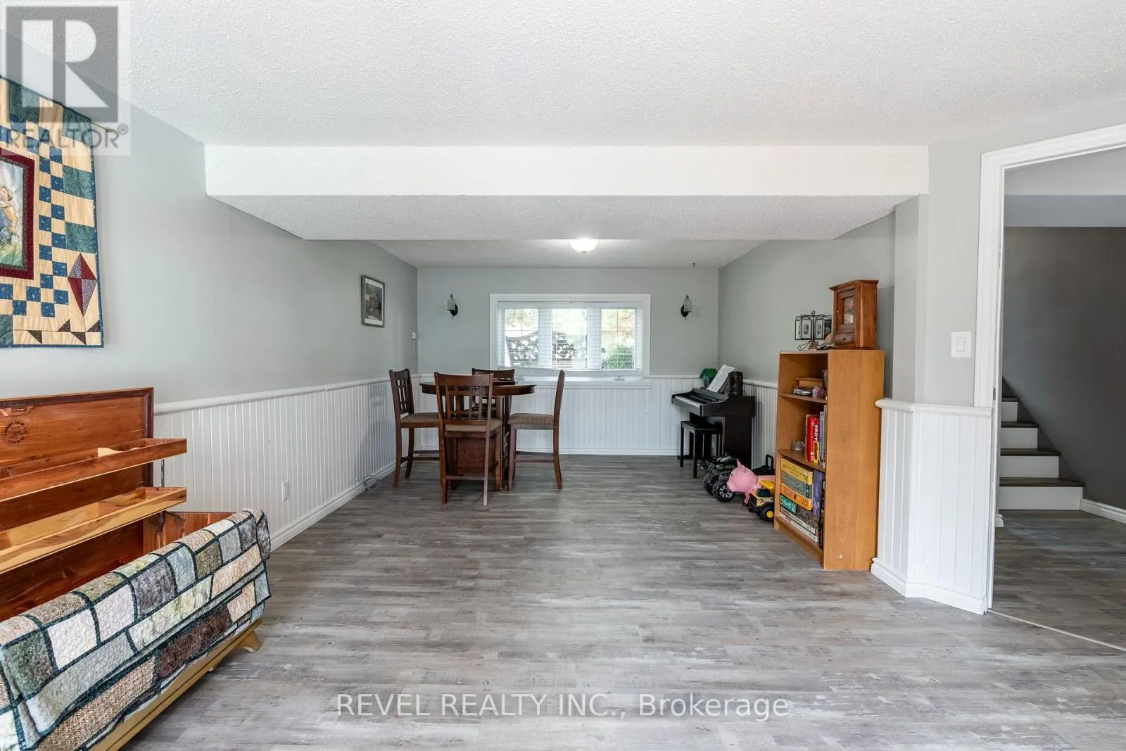 29 ARMSTRONG CRESCENT