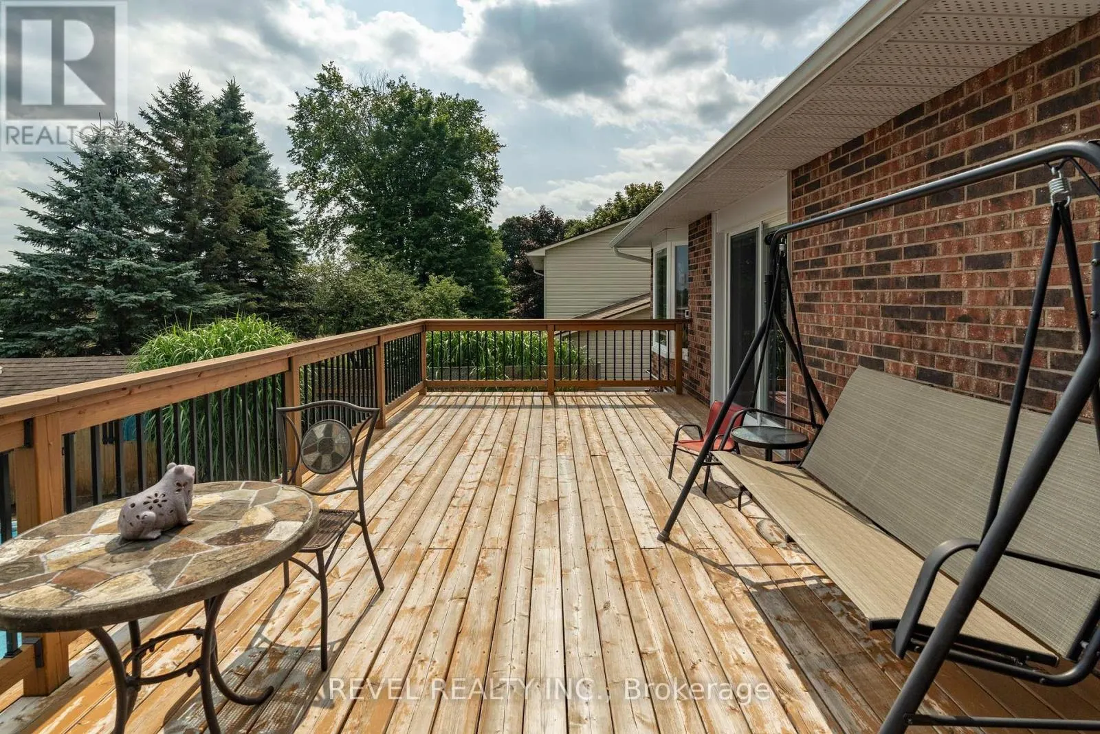 29 ARMSTRONG CRESCENT