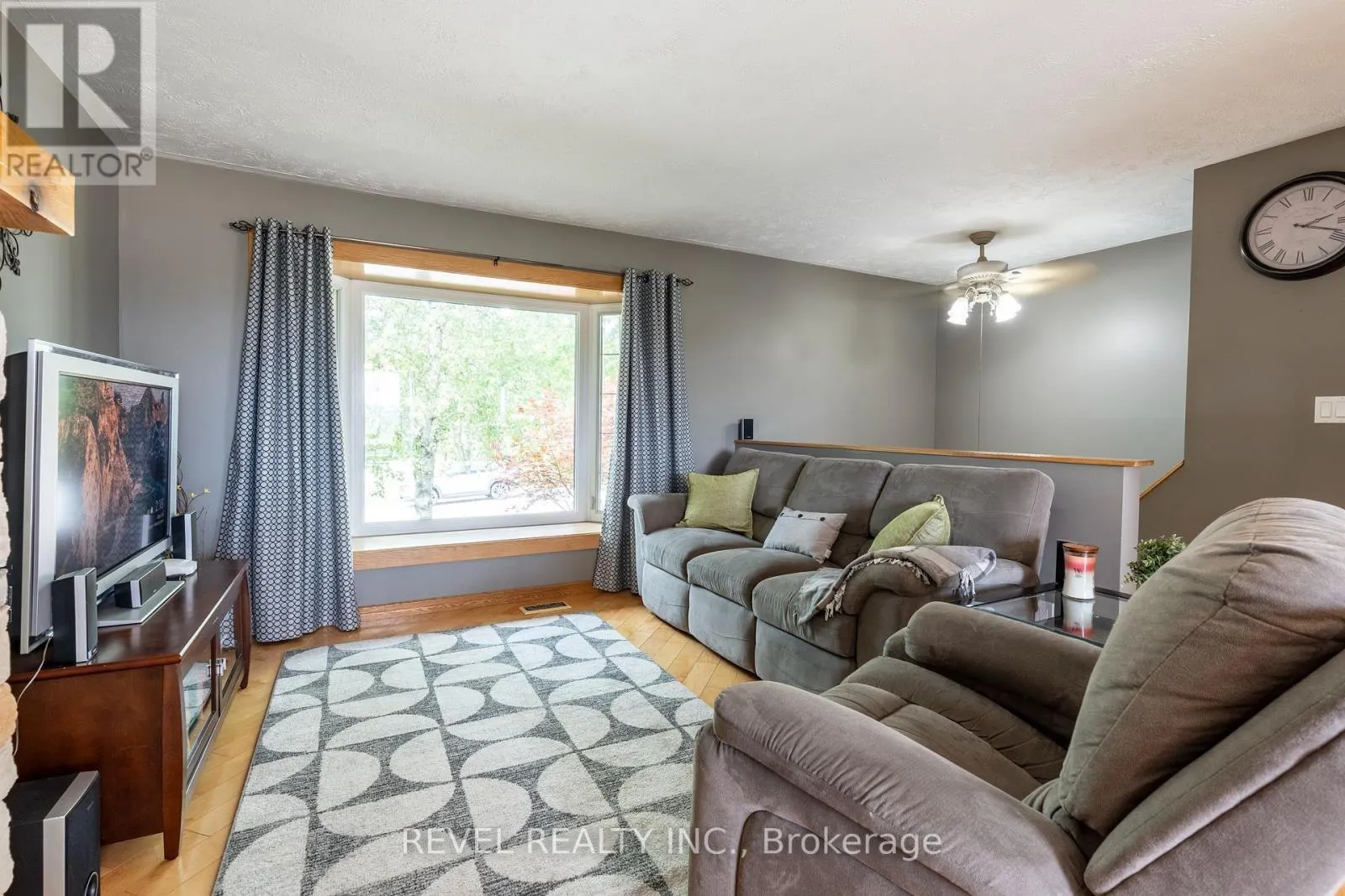 29 ARMSTRONG CRESCENT