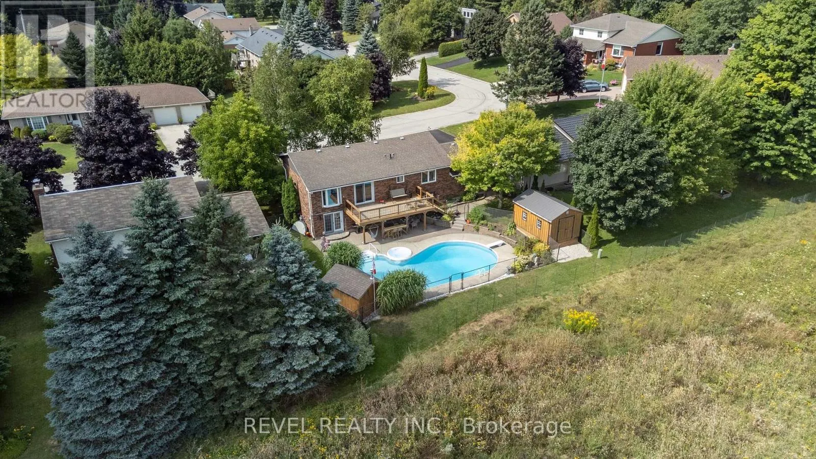 29 ARMSTRONG CRESCENT