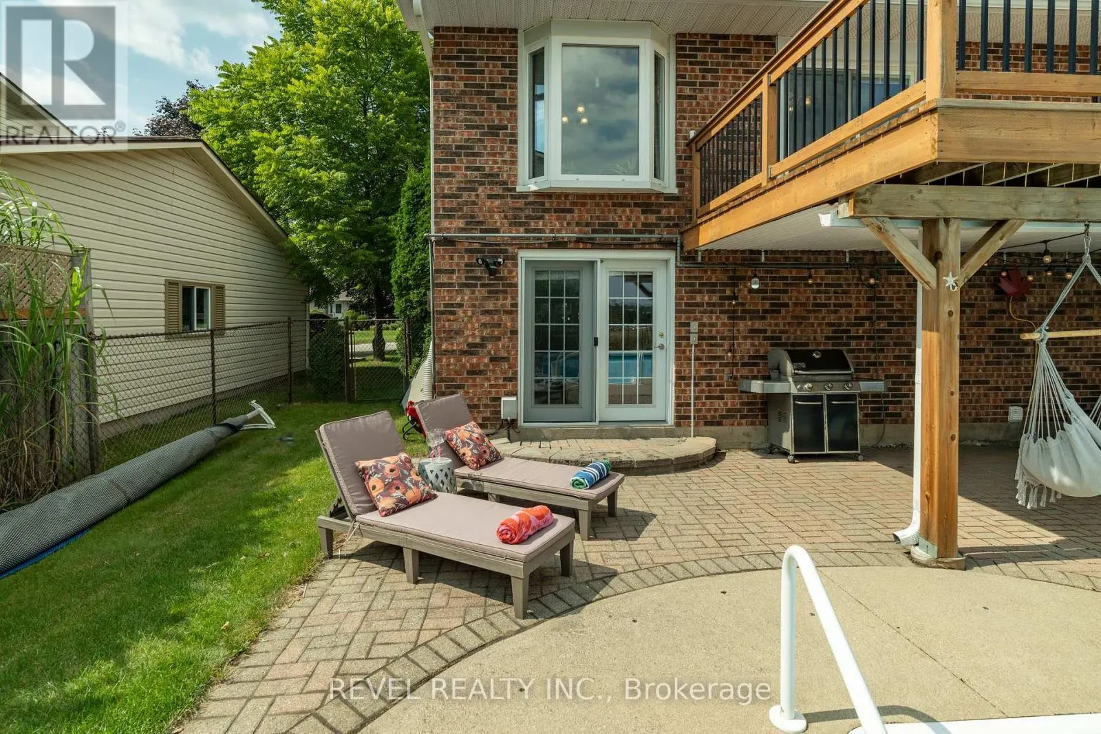 29 ARMSTRONG CRESCENT
