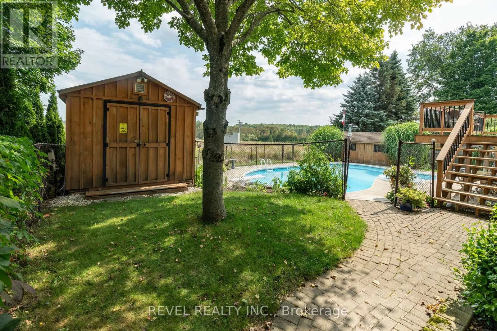 29 ARMSTRONG CRESCENT