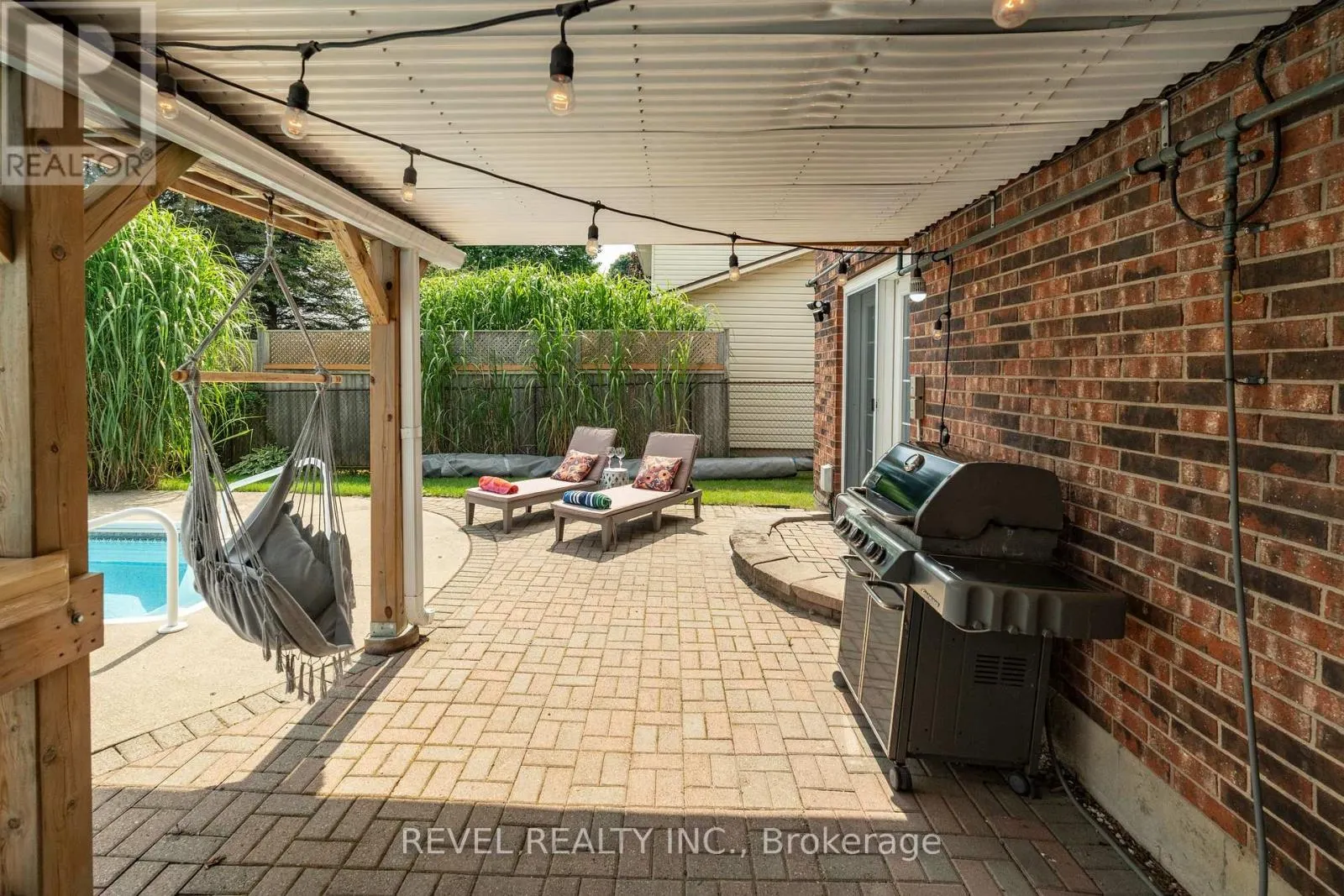 29 ARMSTRONG CRESCENT
