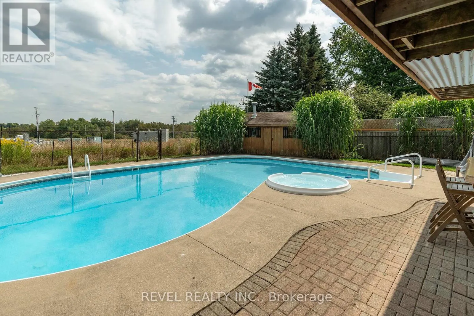 29 ARMSTRONG CRESCENT