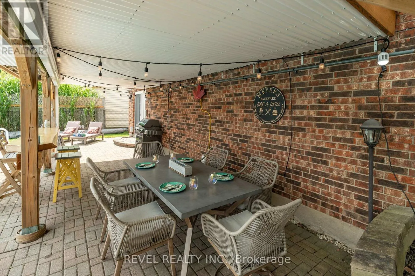 29 ARMSTRONG CRESCENT