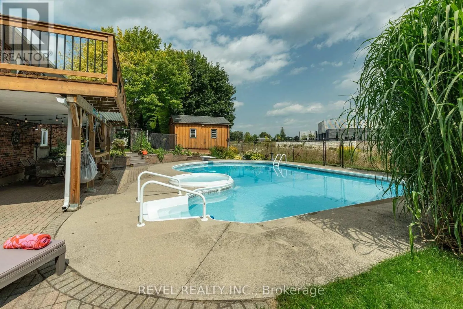 29 ARMSTRONG CRESCENT