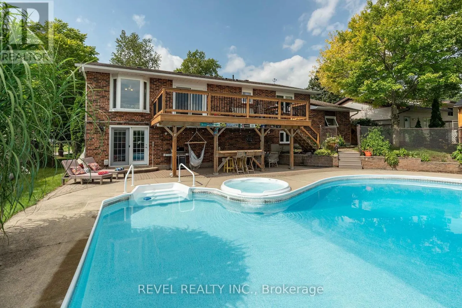 29 ARMSTRONG CRESCENT