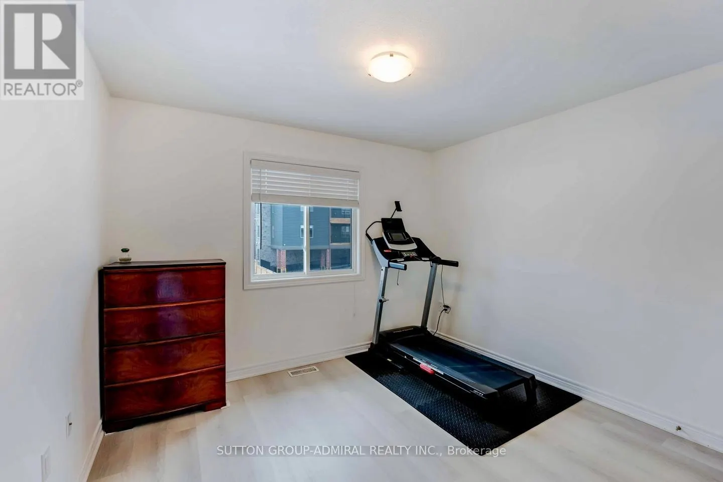 10 BERGENSTEIN CRESCENT