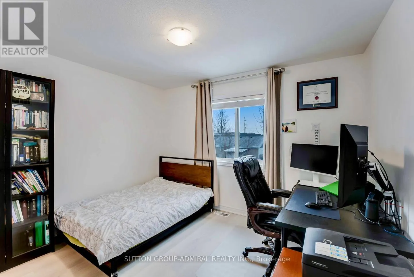 10 BERGENSTEIN CRESCENT