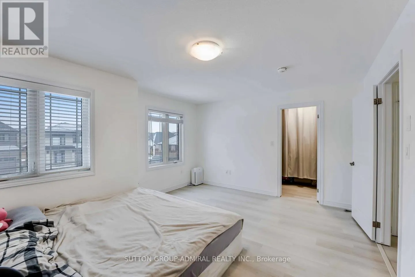 10 BERGENSTEIN CRESCENT