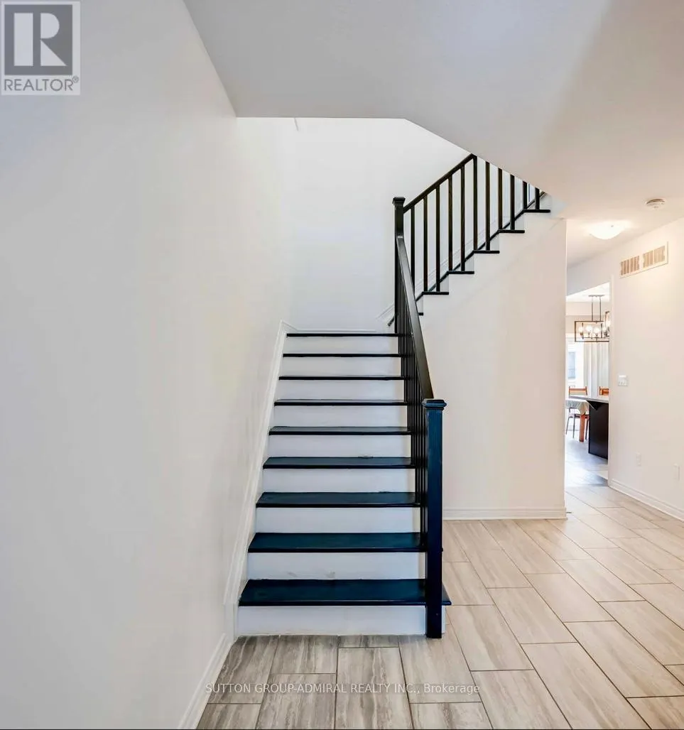 10 BERGENSTEIN CRESCENT