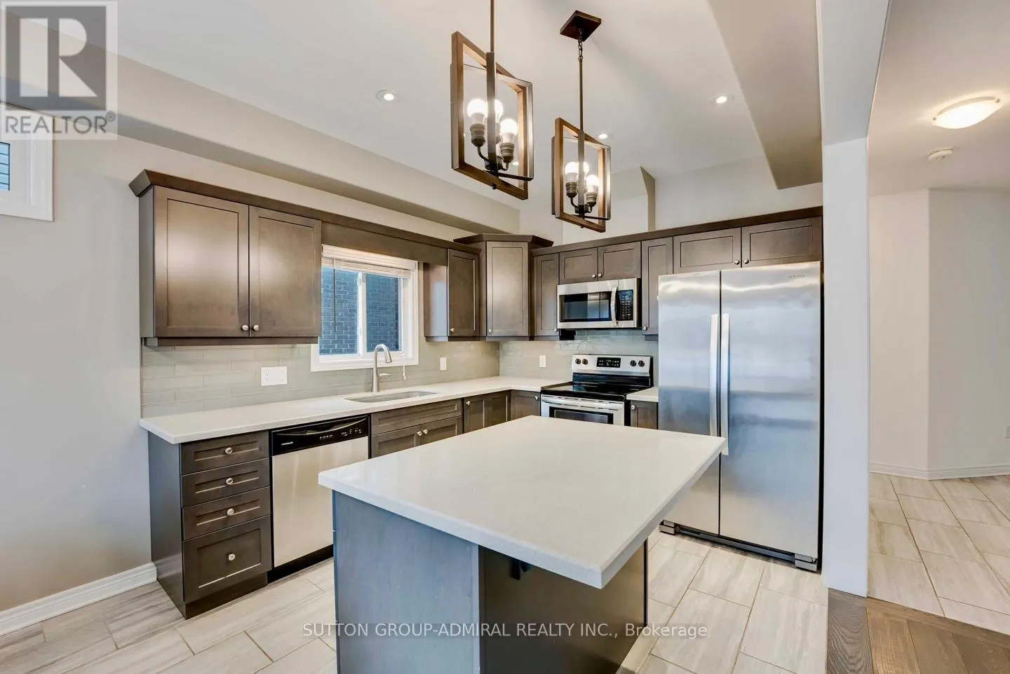 10 BERGENSTEIN CRESCENT