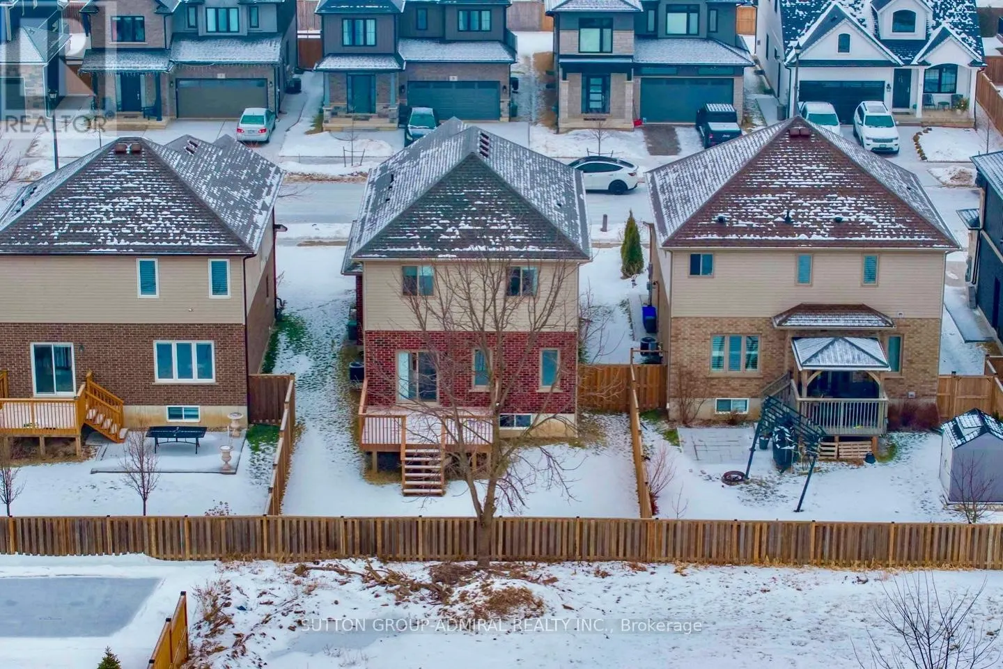 10 BERGENSTEIN CRESCENT